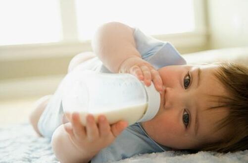 母乳初期为什么是黄色？