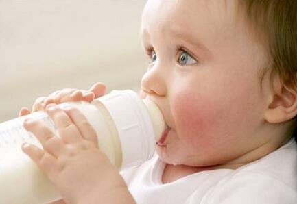 母乳分析仪：如何挑选适合宝宝体质的奶粉